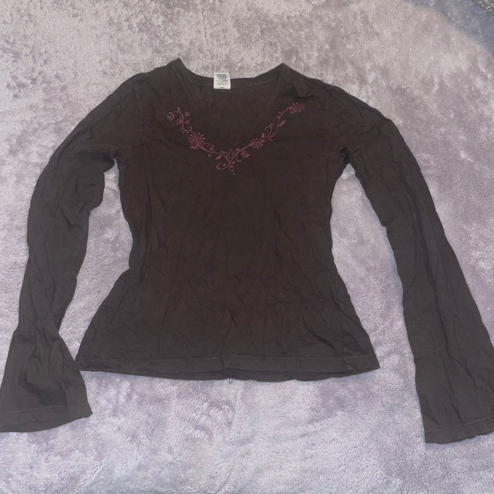 detailed 90s style shirt